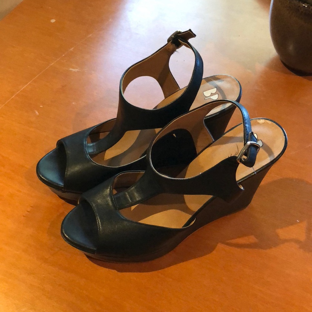 BP Black leather wedge